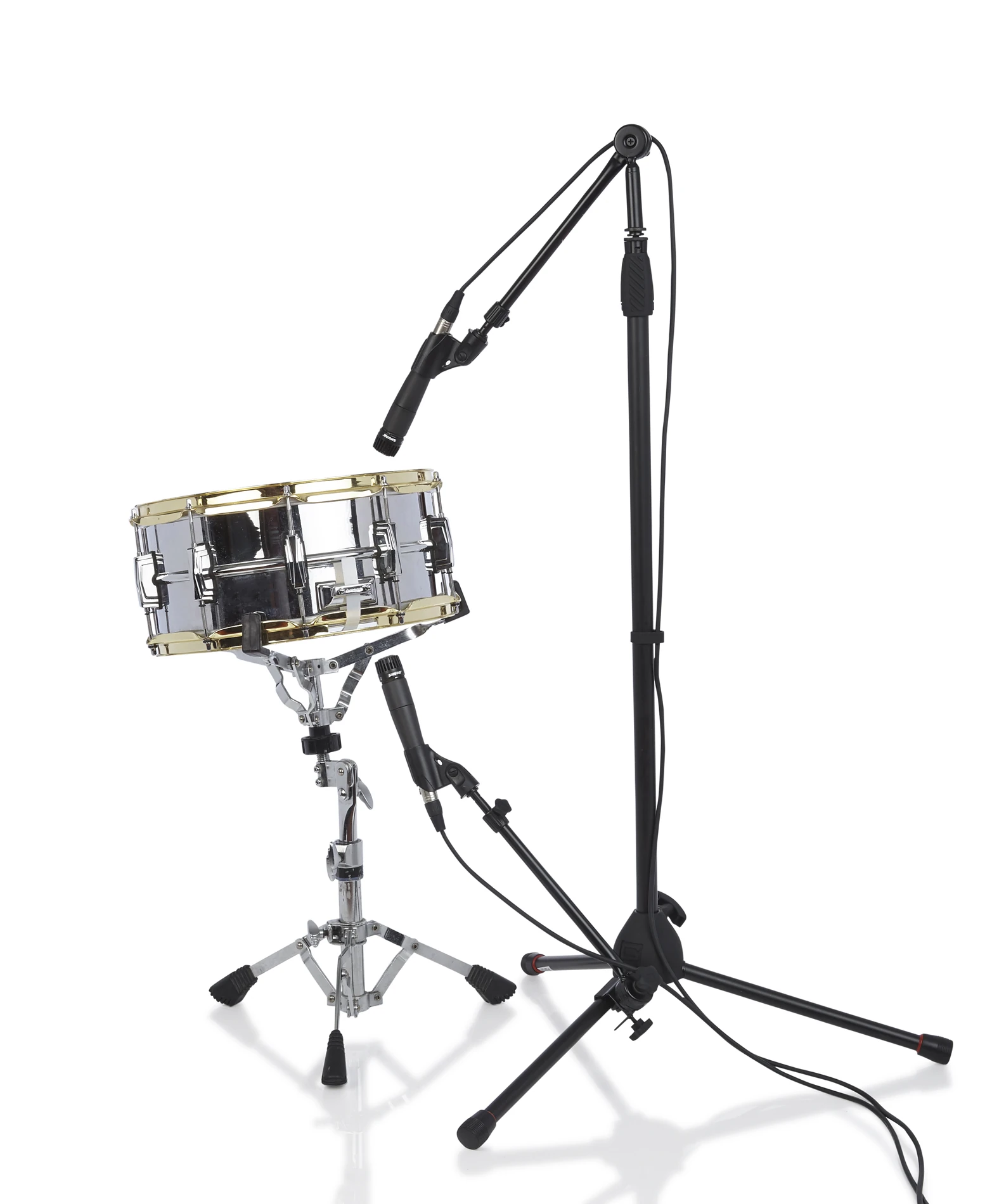 Mikrofon standına takılı Frameworks açı ayarlı mini boom, trampet mikrofonlaması