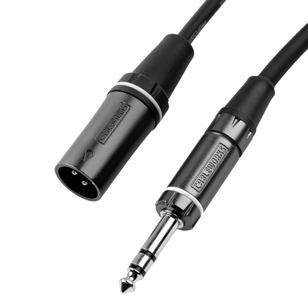 Cableworks logolu XLR erkek ve 1/4″ TRS erkek konnektörler