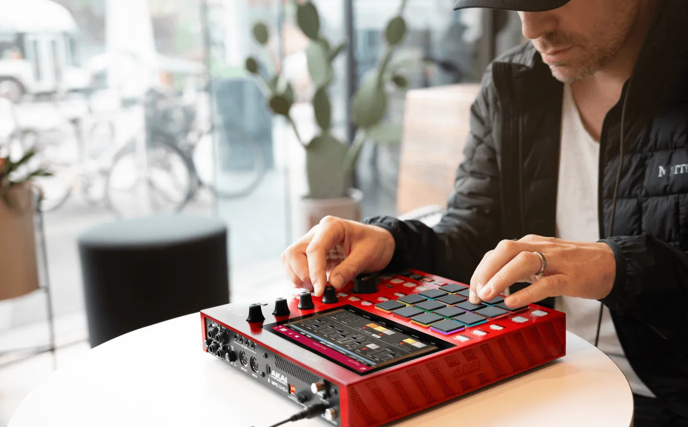 akai-akai-mpc-one-mkii-muzik-produksiyonu-kontrol-cihazi-asimetrik-e-ticaret-gorsel3