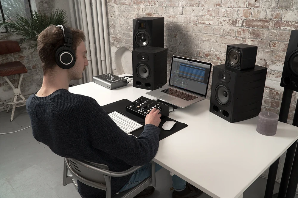 audient-nero-masaustu-monitor-kontrolcusu-asimetrik-e-ticaret-gorsel2