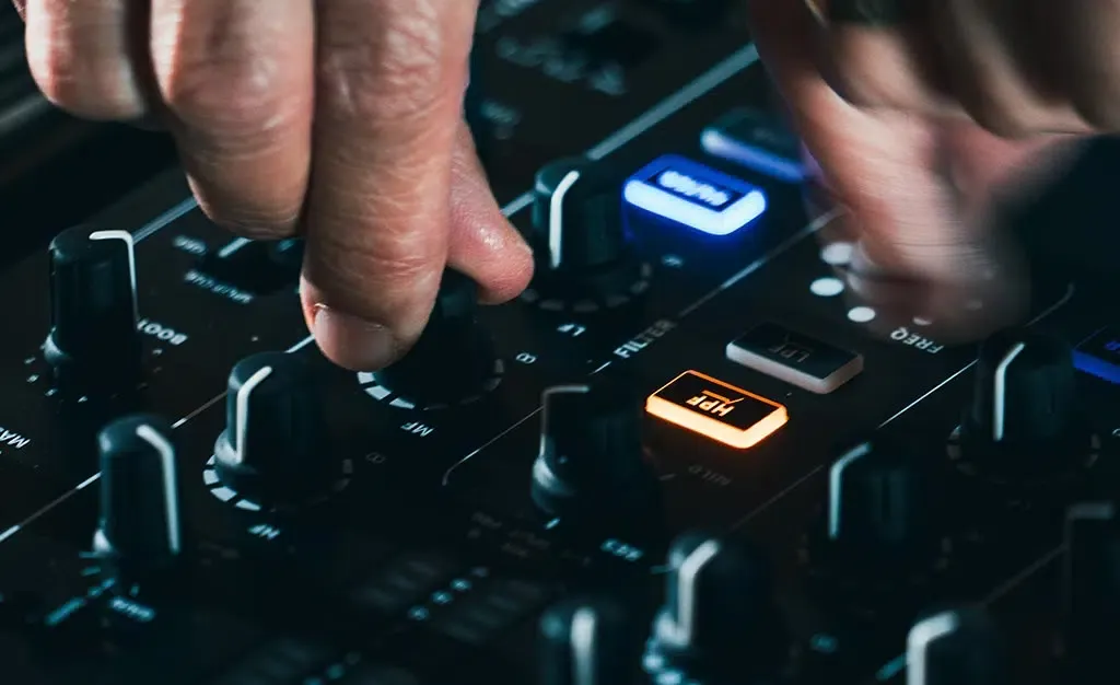 allen-heath-xone-24-dj-mikser-asimetrik-e-ticaret-gorsel3