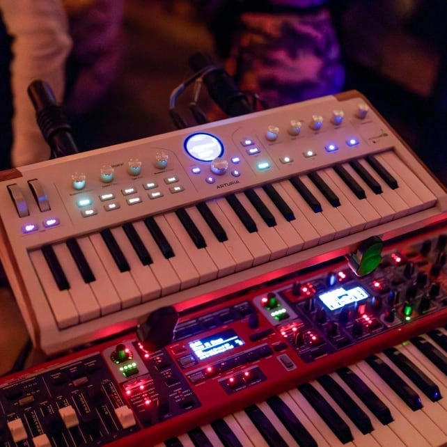 arturia-astrolab-37-avant-garde-stage-keyboard-asimetrik-e-ticaret-gorsel1