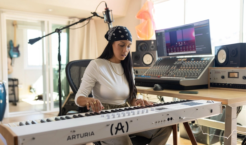 arturia-keylab-88-mk3-3-nesil-gelismis-88-tus-keyboard-controller-soft-synth-asimetrik-e-ticaret-gorsel1