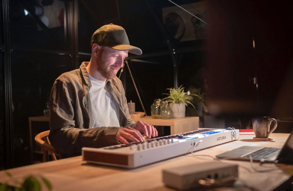 arturia-keylab-essential-61-mk3-midi-klavye-asimetrik-e-ticaret-gorsel2