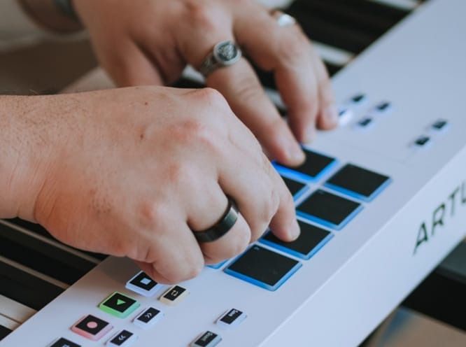 arturia-keylab-essential-88-mk3-midi-klavye-black-asimetrik-e-ticaret-gorsel4