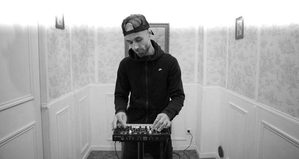 arturia-microfreak-25-tus-hybrid-synthesizer-asimetrik-e-ticaret-gorsel4