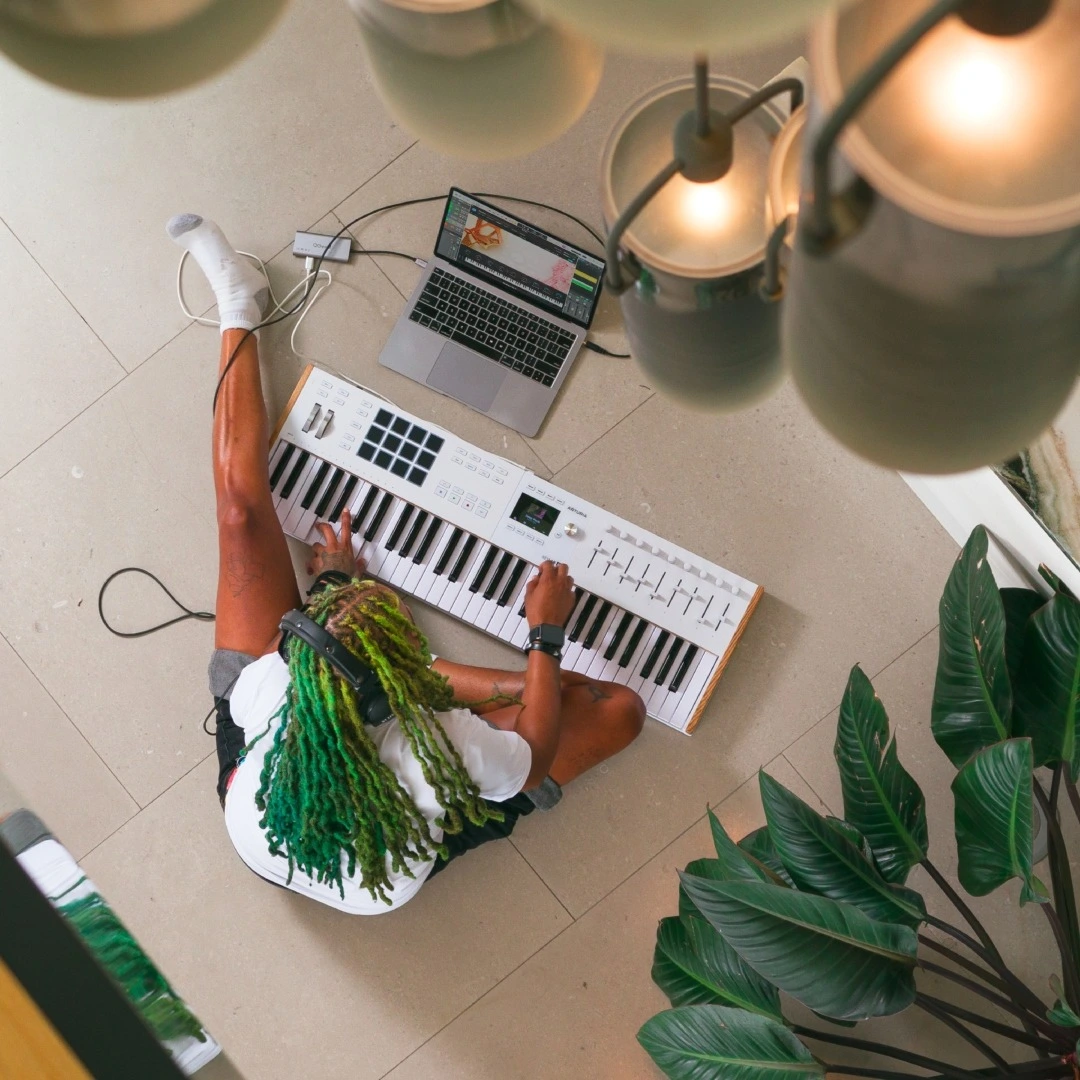 arturia-keylab-49-mk3-3-nesil-gelismis-49-tus-keyboard-controller-soft-synth-asimetrik-e-ticaret-gorsel1