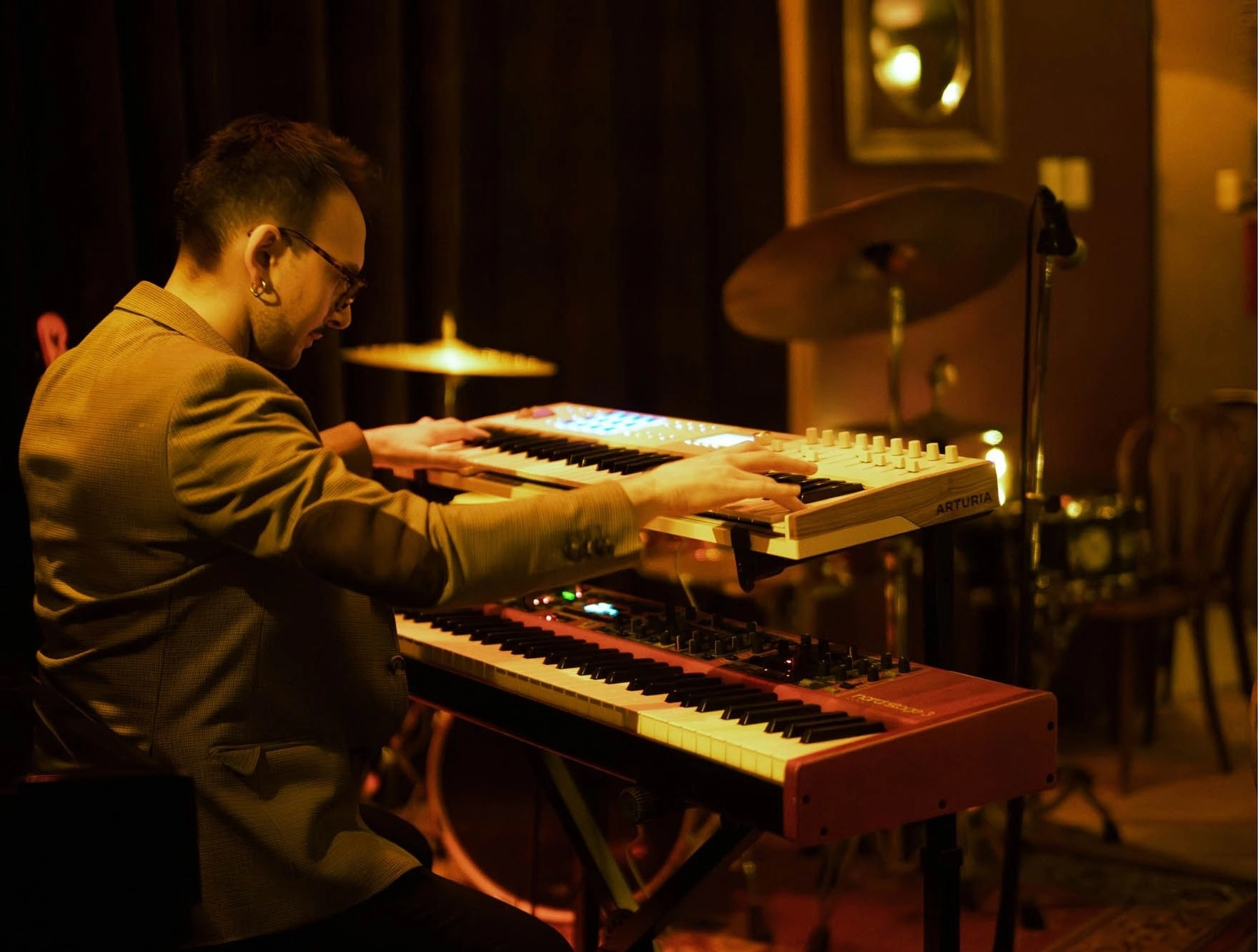 arturia-keylab-49-mk3-3-nesil-gelismis-49-tus-keyboard-controller-soft-synth-asimetrik-e-ticaret-gorsel3