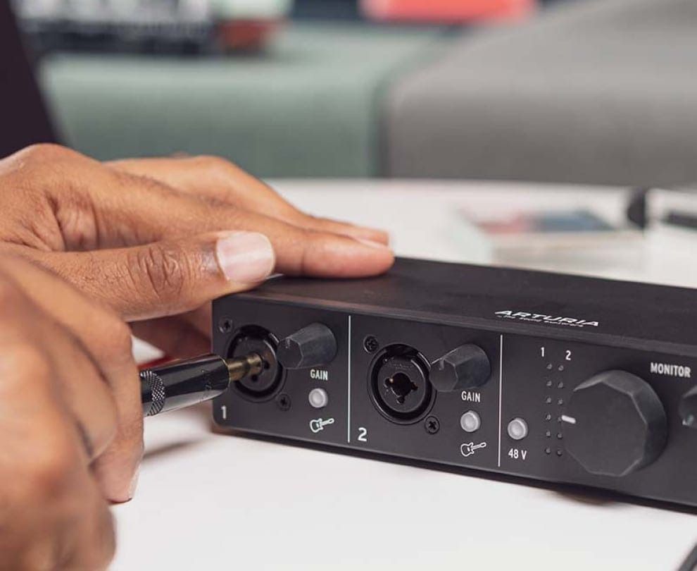 arturia-minifuse-2-usb-c-ses-karti-asimetrik-e-ticaret-gorsel1