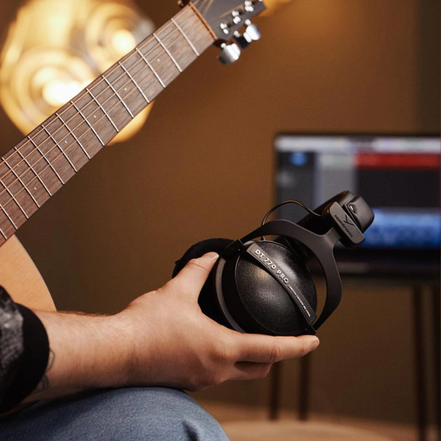 Beyerdynamic DT 770 Pro LB, DT770ProLB, Beyerdynamic-DT-770-Pro-LB, beyerdynamic dt770prolb, Beyerdynamic kulaklık, DT 770 Pro Special Edition, DT 770 Pro LB 250 Ohm, kapalı kulak üstü kulaklık, stüdyo kulaklığı 250 ohm, profesyonel miks kulaklığı, mastering kulaklığı Beyerdynamic, DT770 LB Special Edition kulaklık, beyerdynamic dt770pro vs dt770prolb, 250 ohm kulaklık ses kartı uyumu, dt770pro lb düşük baslı model, DT 770 Pro LB sessiz miksaj kulaklığı, Ableton için dt770prolb kulaklık, dt770prolb vs dt770pro farkları, podcast için profesyonel kulaklık, düşük baslı monitoring kulaklığı, dt770prolb flac dinlemek için uygun mu, beyerdynamic dt770prolb ses yalıtımı, beyerdynamic dt770prolb home studio uyumu, dt770pro lb vs classic dt770pro, beyerdynamic,(4)