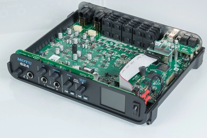 motu-624-ess-sabre32-ultra-dac-16-x-16-thunderbolt-usb3-ses-karti-asimetrik-e-ticaret-gorsel4