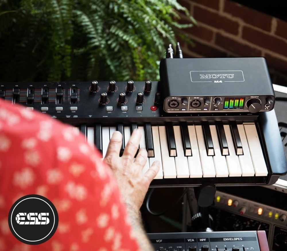 motu-m4-ess-sabre32-ultra-dac-teknolojisi-ile-donatilmis-usb-c-ses-karti-asimetrik-e-ticaret-gorsel2