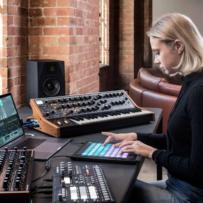 novation-launchpad-pro-mk3-performance-pad-midi-launchpad-asimetrik-e-ticaret-gorsel1