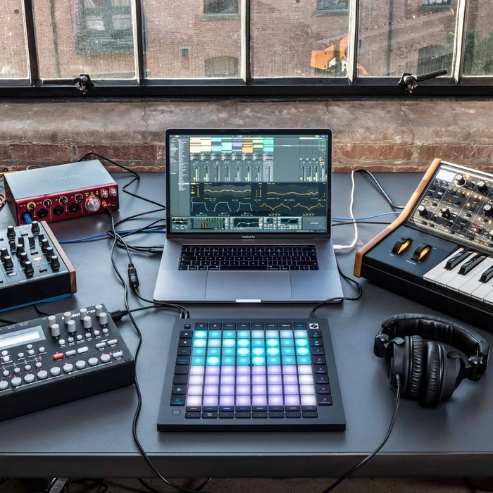 novation-launchpad-pro-mk3-performance-pad-midi-launchpad-asimetrik-e-ticaret-gorsel2