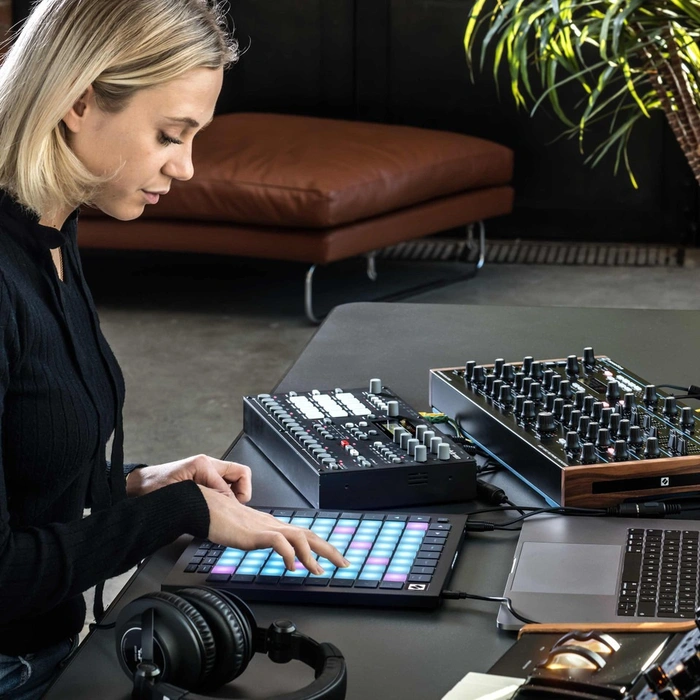 novation-launchpad-pro-mk3-performance-pad-midi-launchpad-asimetrik-e-ticaret-gorsel3