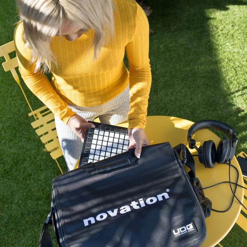 novation-launchpad-mini-mk3-usb-daw-kontrolcusu-asimetrik-e-ticaret-gorsel3