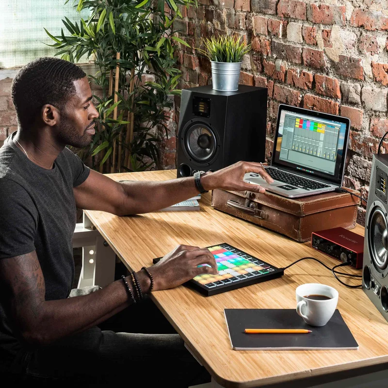 novation-launchpad-x-grid-controller-asimetrik-e-ticaret-gorsel2