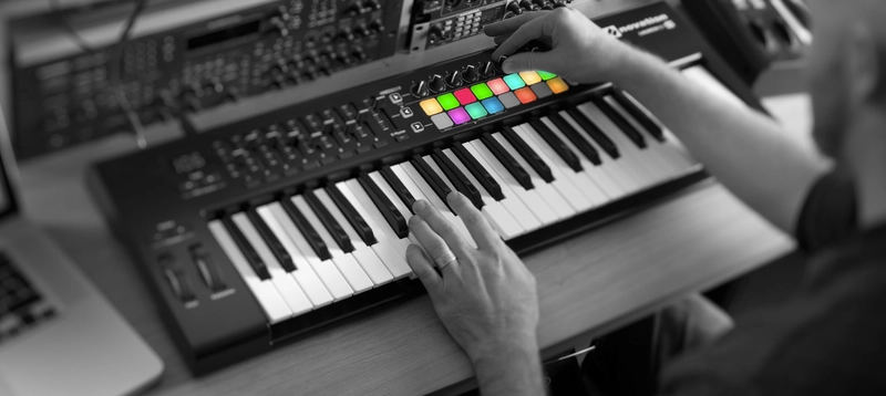 novation-launchkey-49-mk2-midi-klavye-asimetrik-e-ticaret-gorsel3