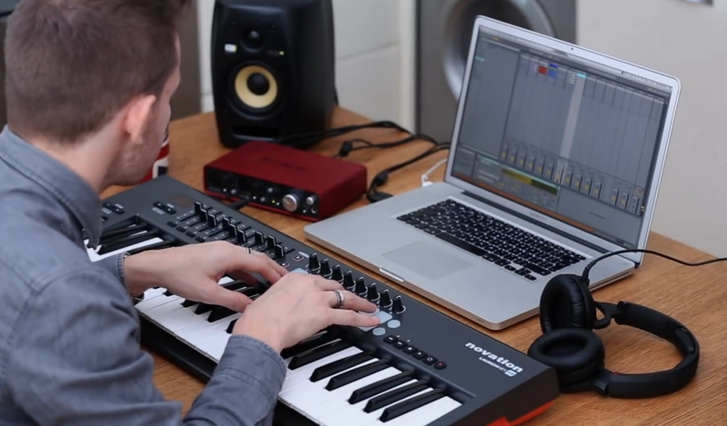 novation-launchkey-61-mk2-midi-klavye-asimetrik-e-ticaret-gorsel1