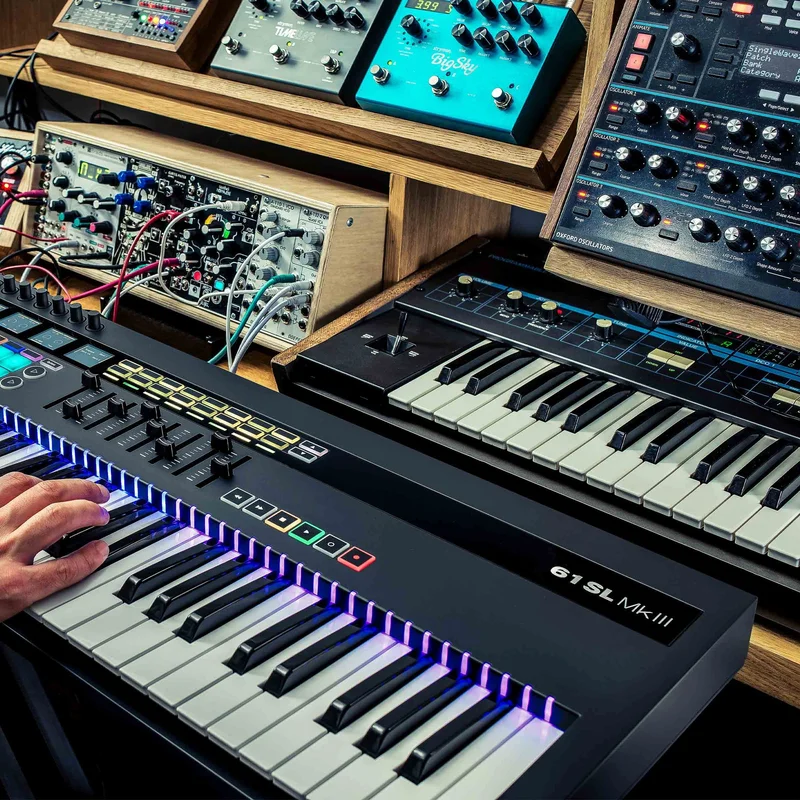 novation-61-sl-mkiii-61-tuslu-midi-klavye-asimetrik-e-ticaret-gorsel1