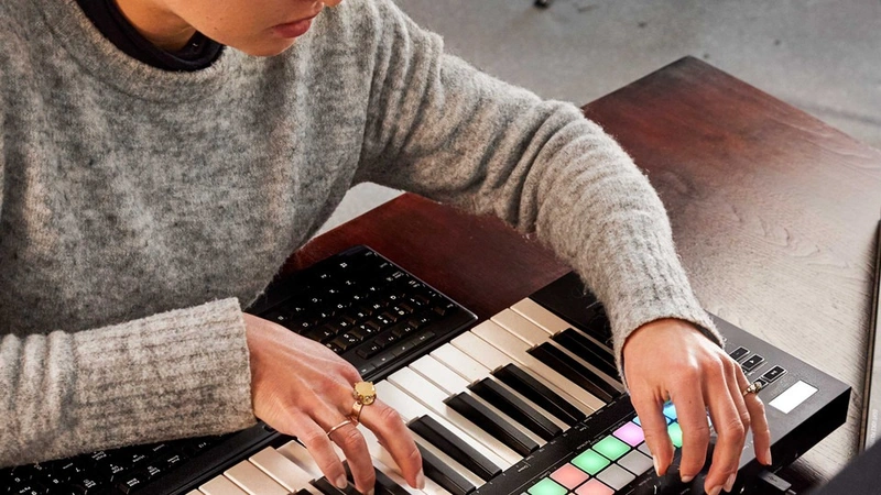novation-launchkey-61-mk3-usb-midi-klavye-asimetrik-e-ticaret-gorsel1