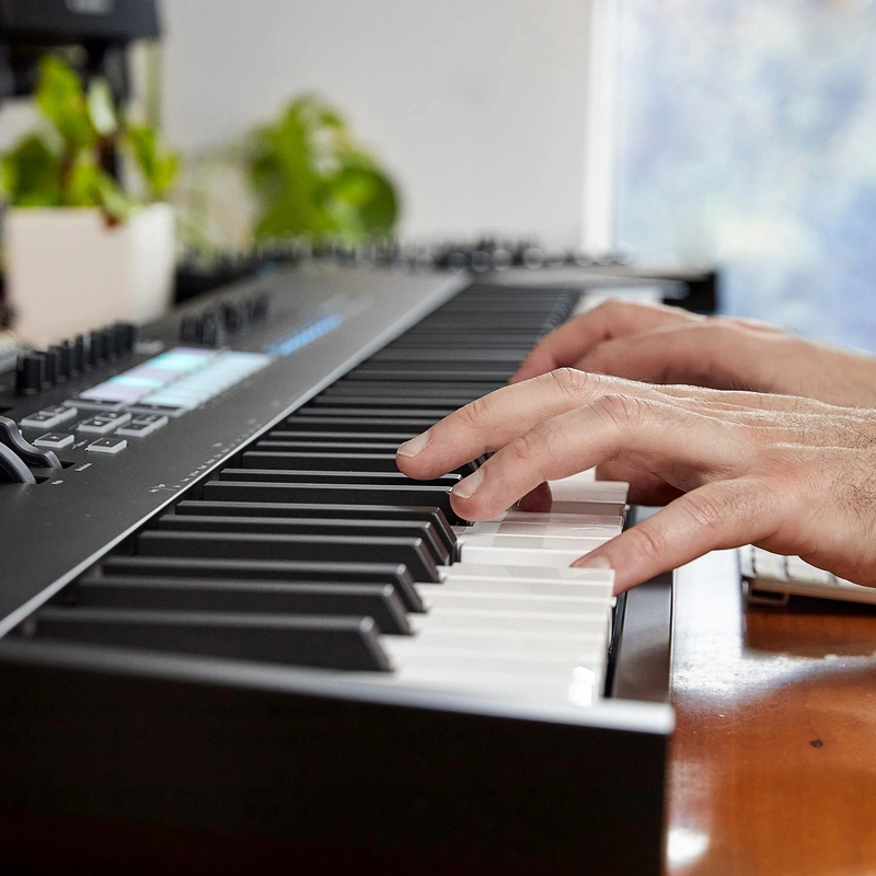 novation-launchkey-88-mk3-midi-klavye-asimetrik-e-ticaret-gorsel1