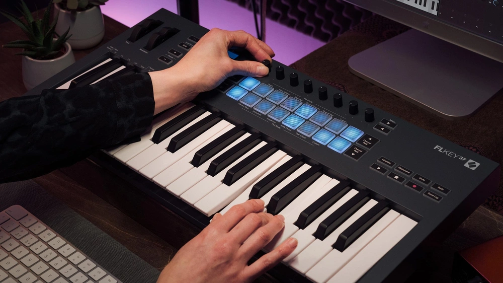 novation-flkey-37-midi-klavye-asimetrik-e-ticaret-gorsel1