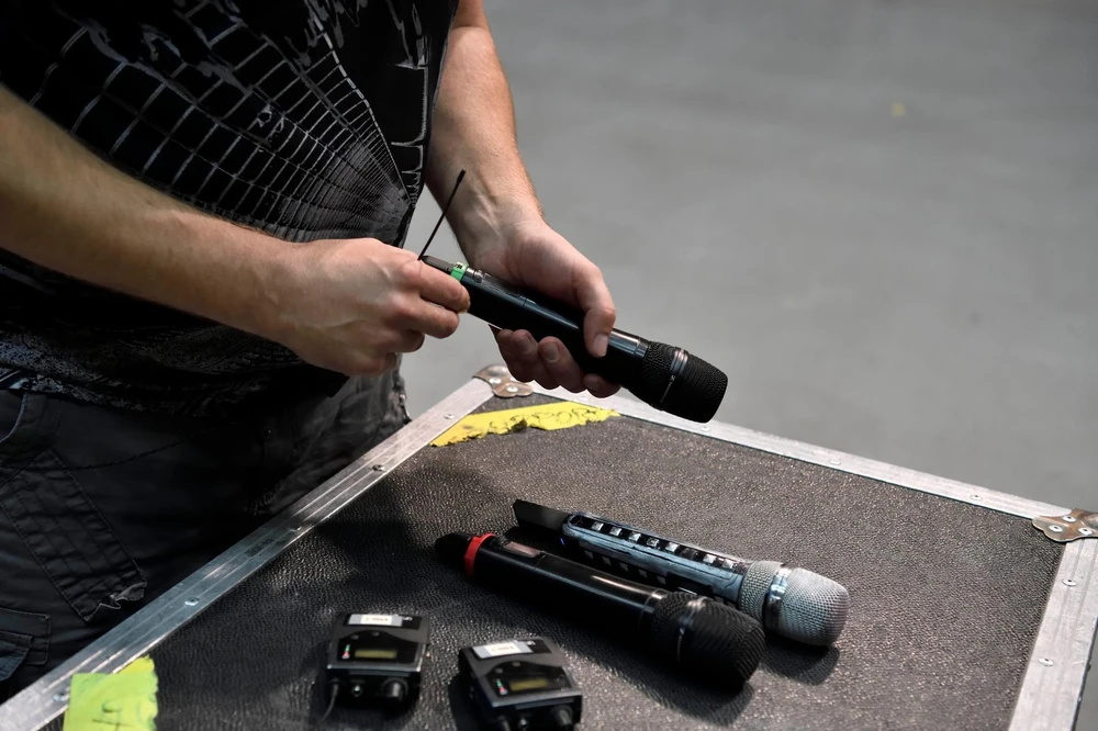 sennheiser-e-845-s-dinamik-kablolu-sahne-mikrofonu-asimetrik-e-ticaret-gorsel1