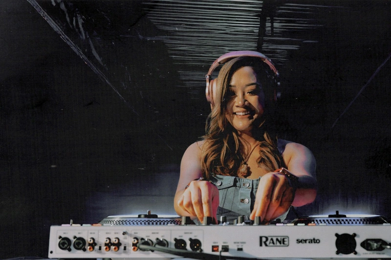 rane-one-mkii-dj-controller-asimetrik-e-ticaret-gorsel1