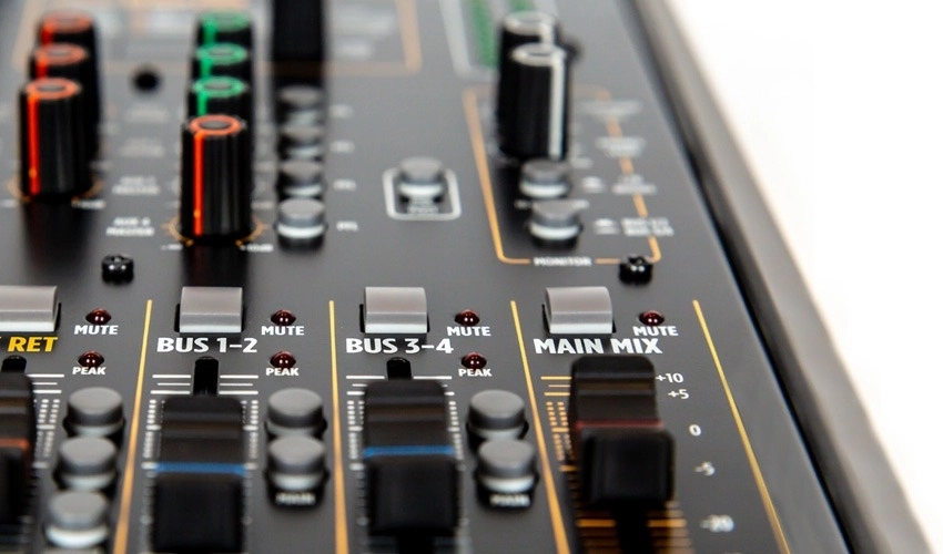 rcf-f-16xr-f-16-kanalli-efektli-mikser-asimetrik-e-ticaret-gorsel3