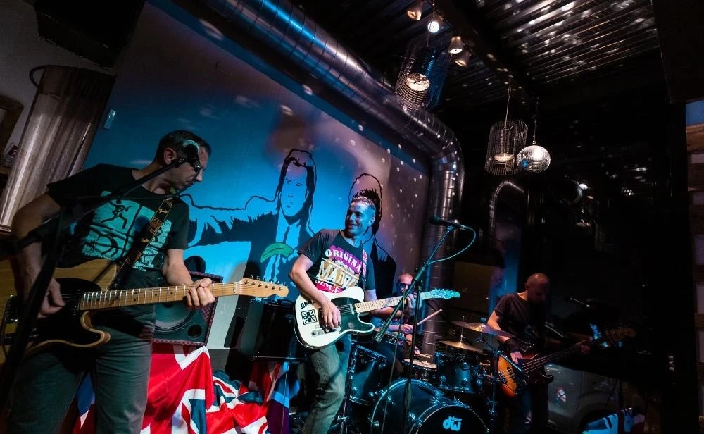 rcf-f-16xr-f-16-kanalli-efektli-mikser-asimetrik-e-ticaret-gorsel2