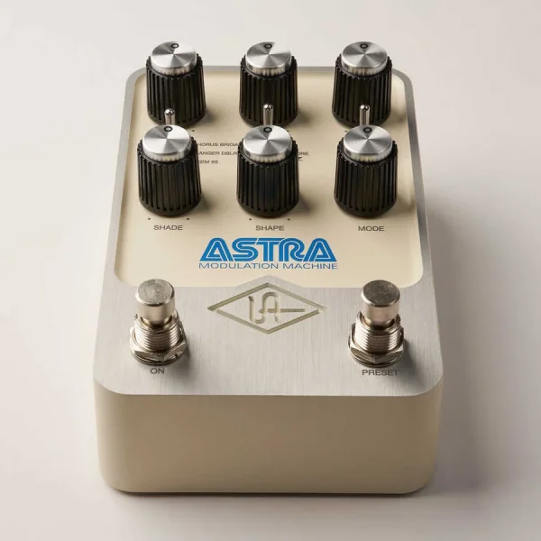 UAFX Astra Modulation Machine Pedal | 50'lerin Klasik Amerikan Tüplü Amplifikatörü - 2