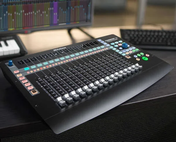 FaderPort 16 DAW`lar için 16 motorize fader`li transport remote - 2