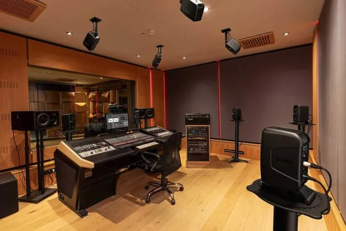 iLoud MTM Immersive Bundle 11 - 3