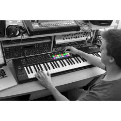 Launchkey 61 MK2 Midi Klavye - 4