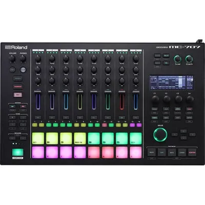 MC-707 Groovebox - 1