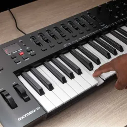 Oxygen 49 MKV | 49 tuş MIDI gelişmiş controller keyboard - 5. Nesil - 7