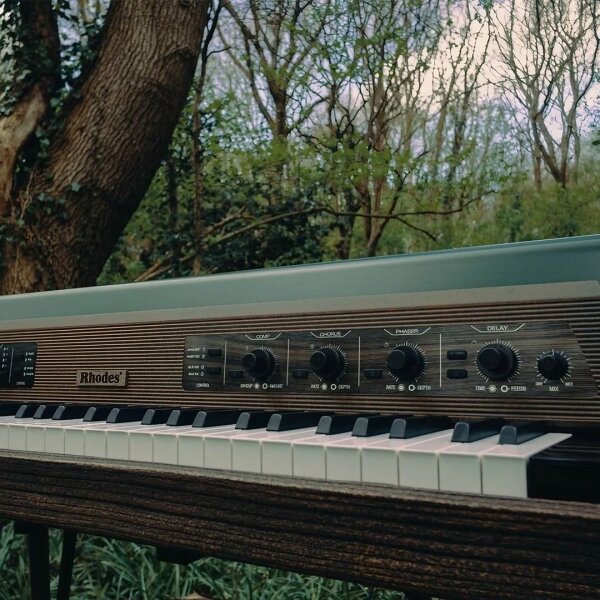 Rhodes MK8 Earth Edition - 3