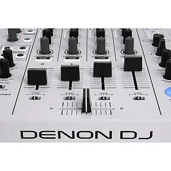 SC LIVE 4 Dahili Hoparlör DJ Controller White · Ön Sipariş - 10