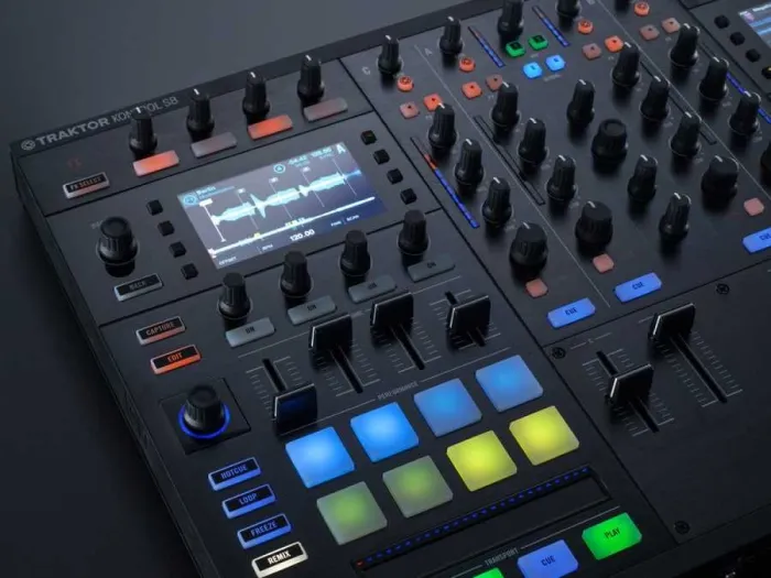 Traktor Kontrol S8 - 4